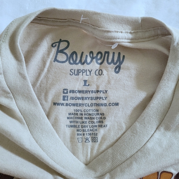 Bowery Supply Co. Raised Fists✊️ Graphic Tee👕 - Picture 5 of 11